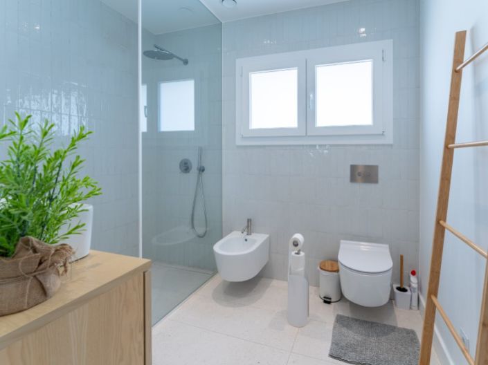 Image No.24-4 Bed House for sale