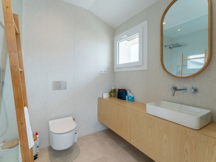 Image No.7-4 Bed House for sale