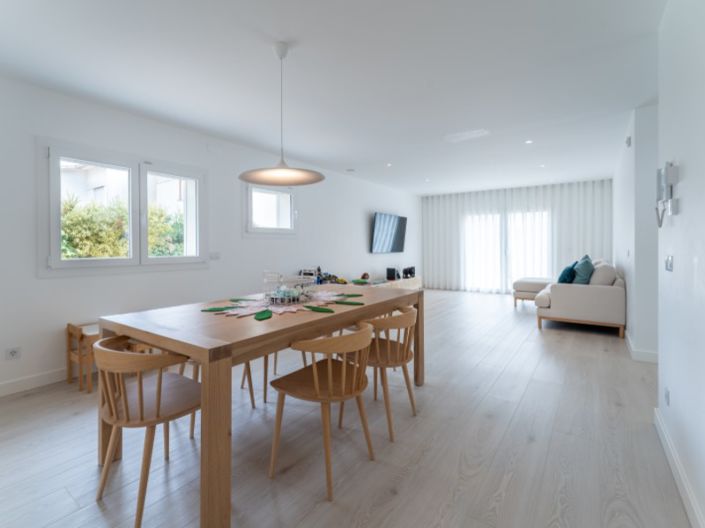 Image No.8-4 Bed House for sale