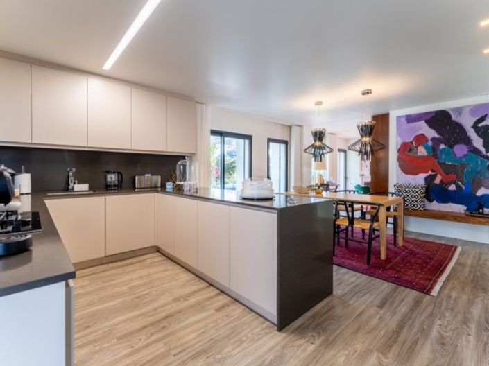 Image No.10-5 Bed House for sale