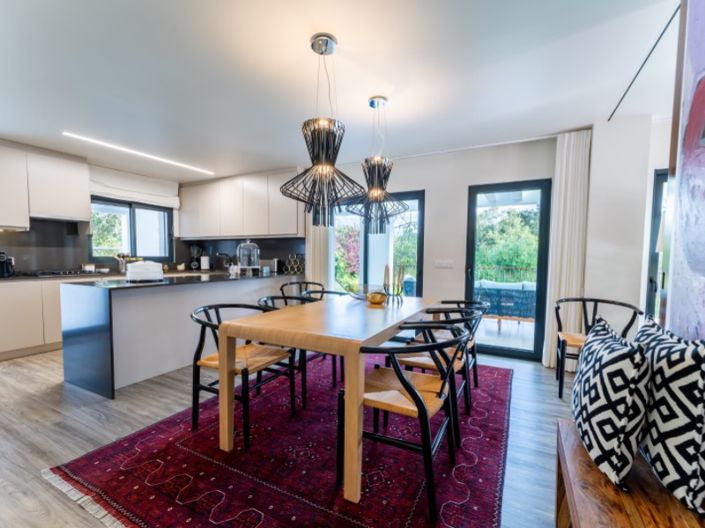 Image No.13-5 Bed House for sale