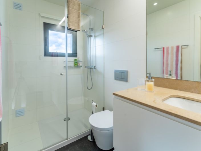 Image No.36-5 Bed House for sale