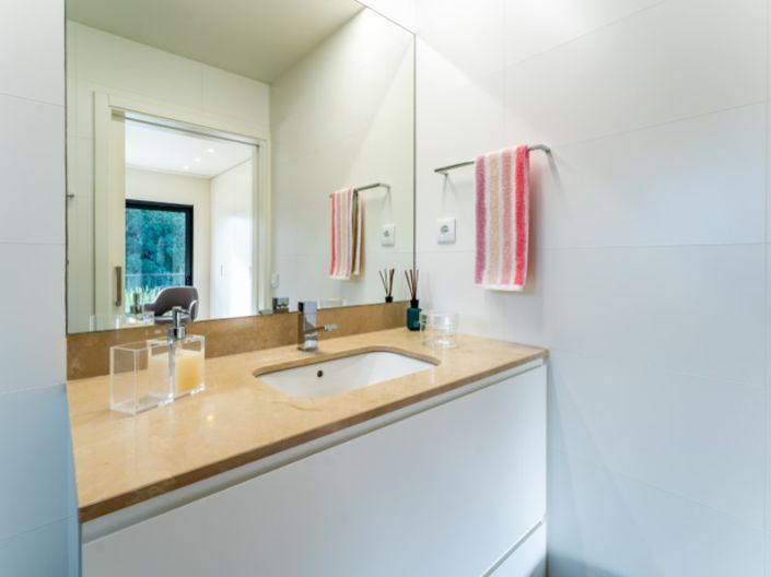 Image No.37-5 Bed House for sale