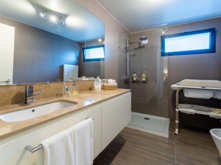 Image No.59-5 Bed House for sale