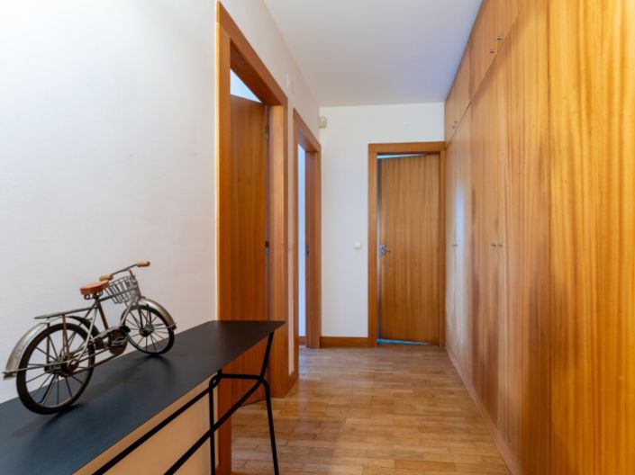 Image No.18-4 Bed House for sale