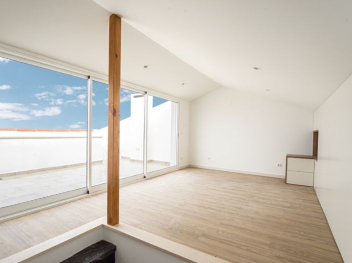 Image No.15-3 Bed Apartment for sale