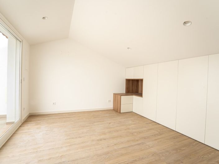 Image No.30-3 Bed Apartment for sale