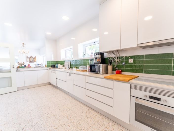 Image No.17-5 Bed House for sale