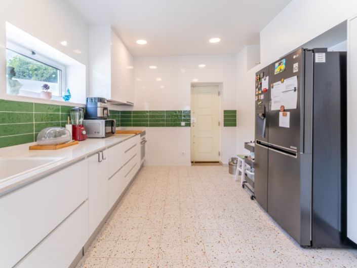 Image No.18-5 Bed House for sale