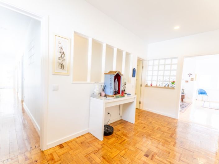 Image No.19-5 Bed House for sale