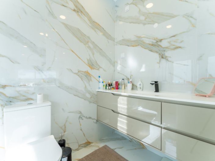 Image No.28-5 Bed House for sale