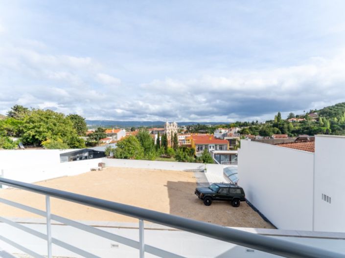 Image No.31-5 Bed House for sale