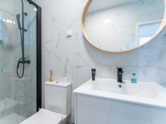 Image No.40-5 Bed House for sale