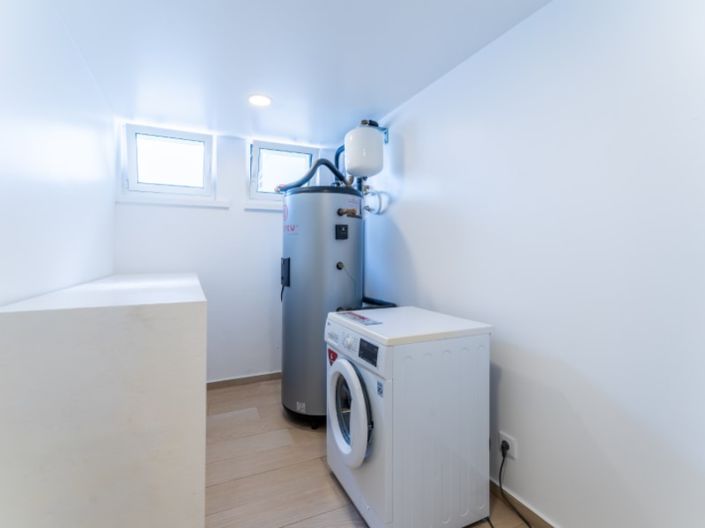 Image No.48-5 Bed House for sale