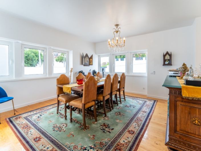 Image No.6-5 Bed House for sale