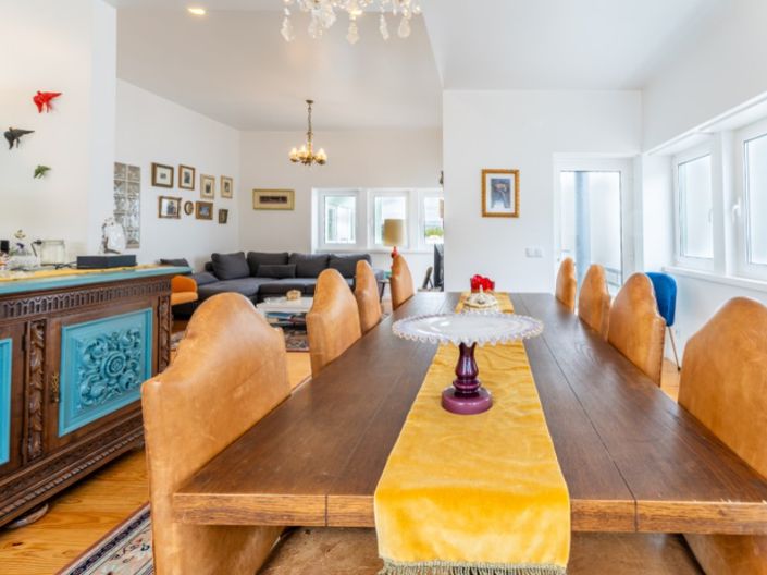 Image No.8-5 Bed House for sale