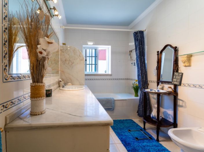 Image No.18-5 Bed House for sale