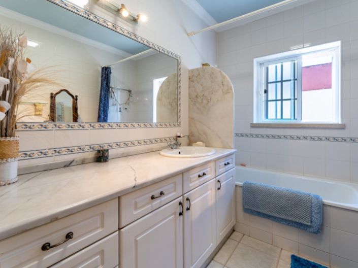 Image No.19-5 Bed House for sale