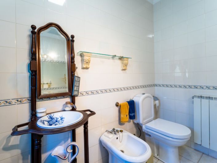 Image No.20-5 Bed House for sale