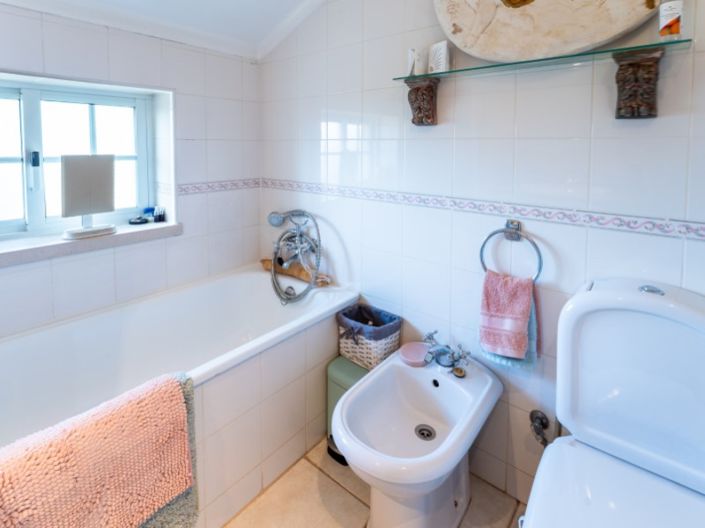 Image No.29-5 Bed House for sale