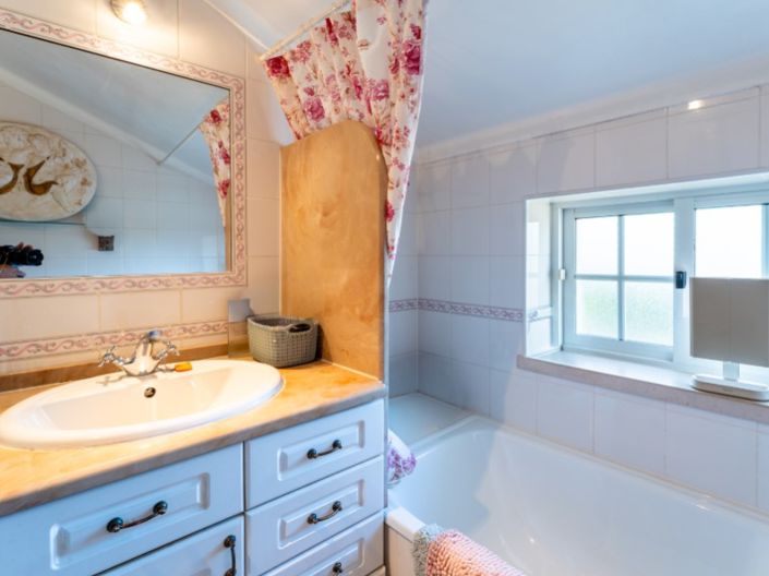 Image No.31-5 Bed House for sale