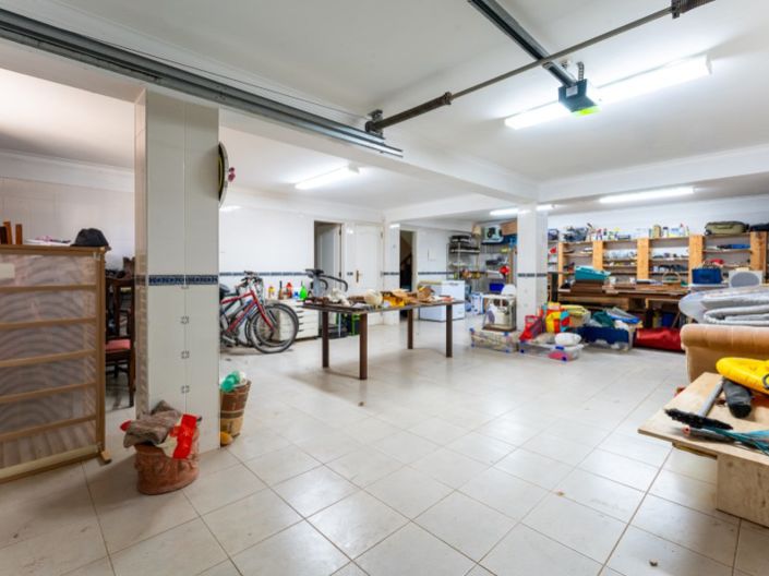 Image No.40-5 Bed House for sale