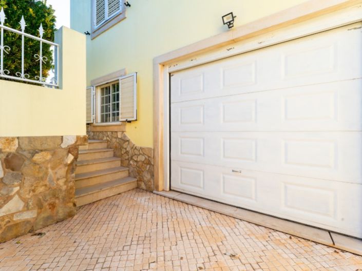 Image No.42-5 Bed House for sale