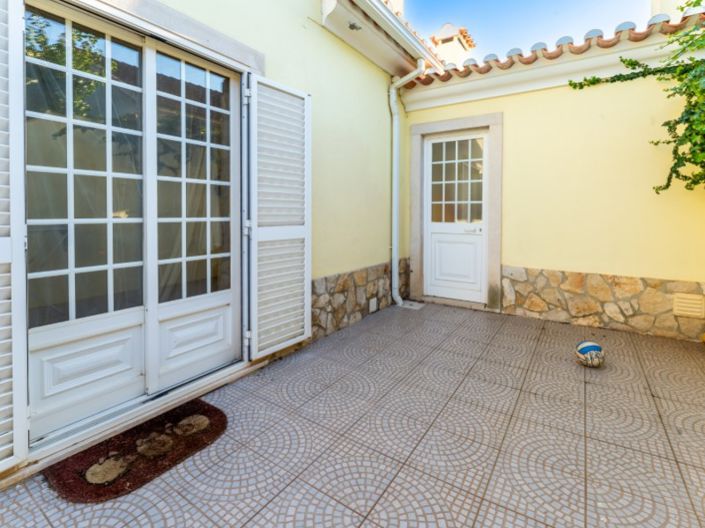 Image No.43-5 Bed House for sale