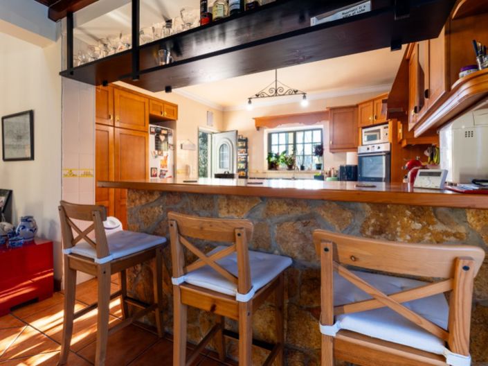 Image No.6-5 Bed House for sale