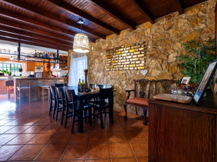 Image No.9-5 Bed House for sale