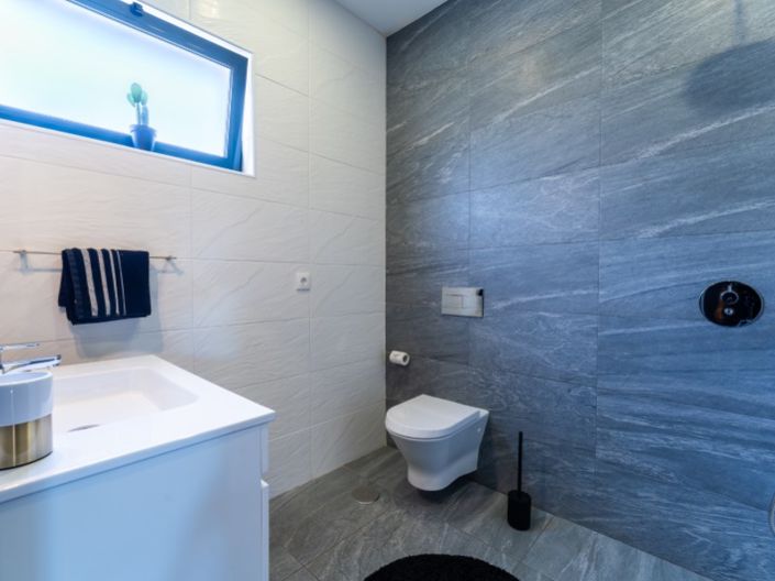 Image No.15-3 Bed House for sale