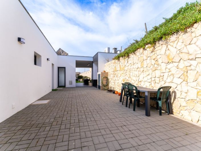 Image No.25-3 Bed House for sale