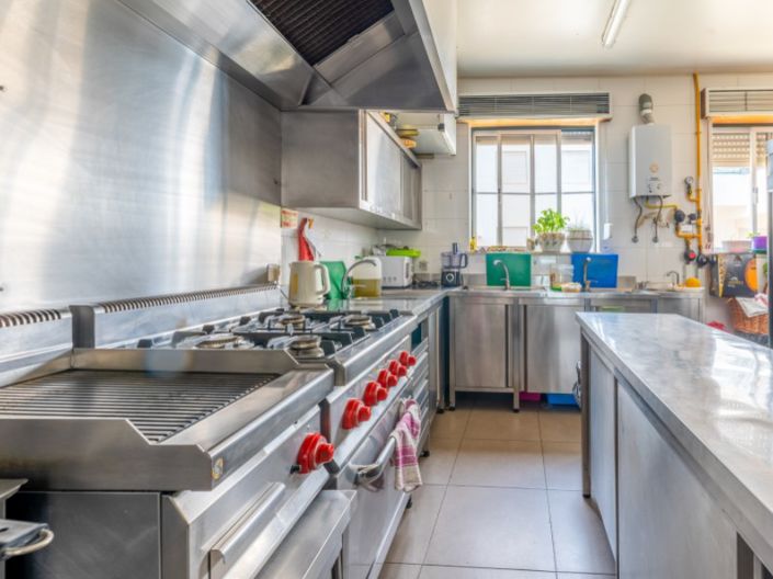 Image No.20-Bar for sale