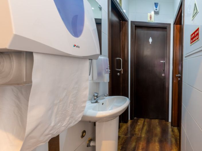 Image No.24-Bar for sale