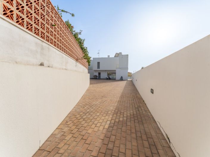 Image No.36-4 Bed House for sale