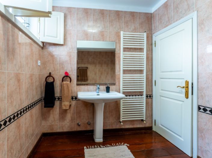 Image No.18-5 Bed House for sale