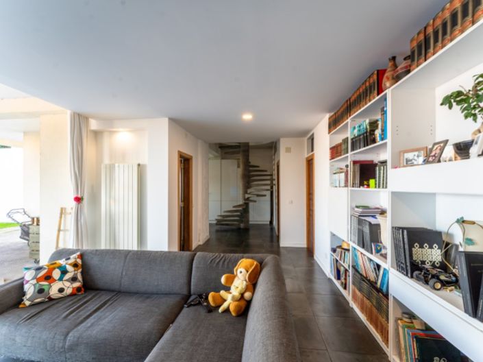 Image No.23-5 Bed House for sale