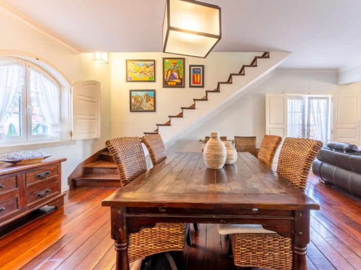 Image No.6-5 Bed House for sale