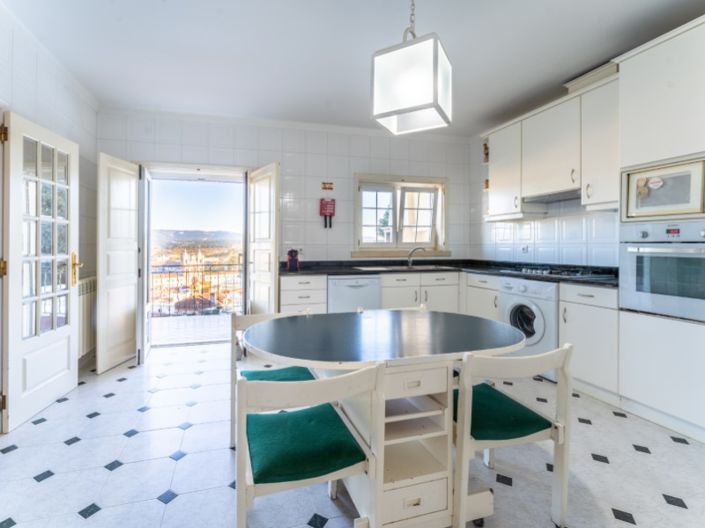 Image No.7-5 Bed House for sale