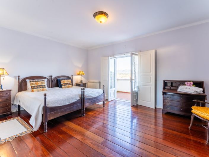 Image No.9-5 Bed House for sale