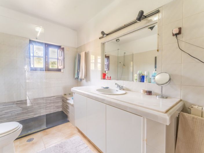 Image No.18-4 Bed House for sale