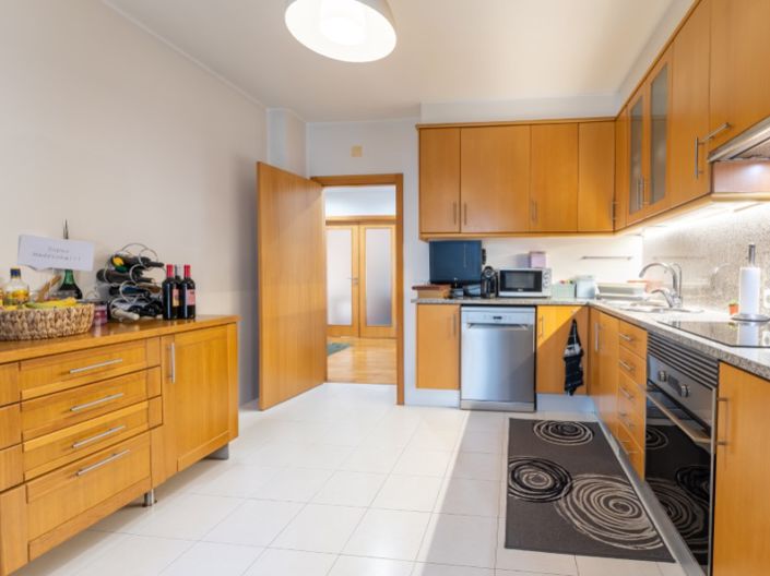 Image No.17-4 Bed Apartment for sale