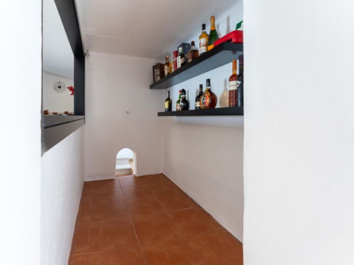 Image No.12-6 Bed House for sale