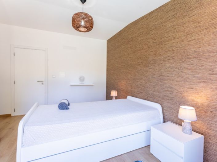 Image No.30-6 Bed House for sale