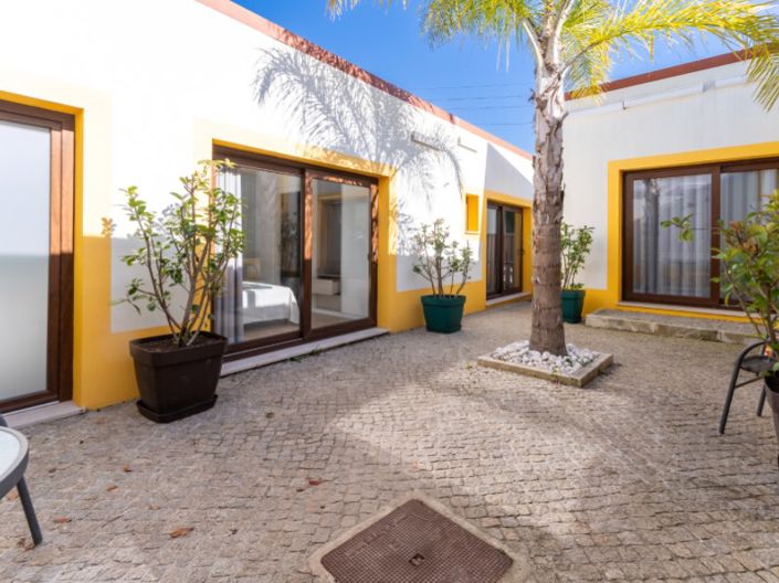 Image No.31-6 Bed House for sale