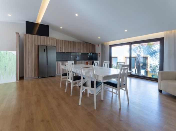 Image No.6-6 Bed House for sale