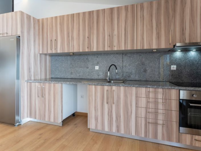 Image No.8-6 Bed House for sale