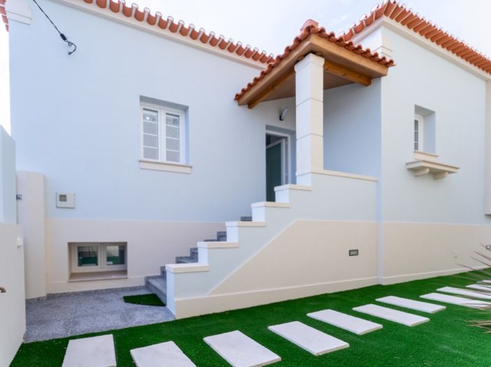 Image No.2-4 Bed House for sale