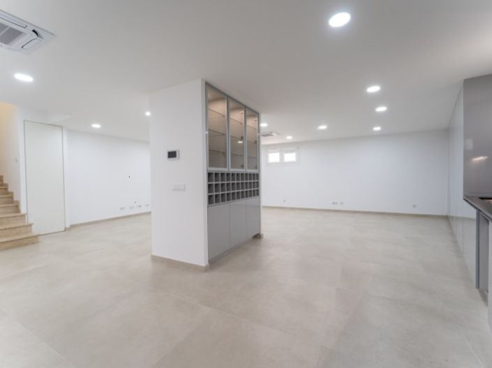 Image No.26-4 Bed House for sale