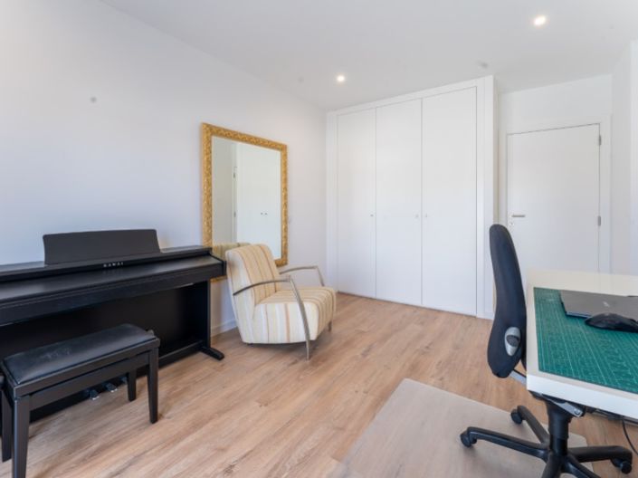 Image No.17-4 Bed House for sale